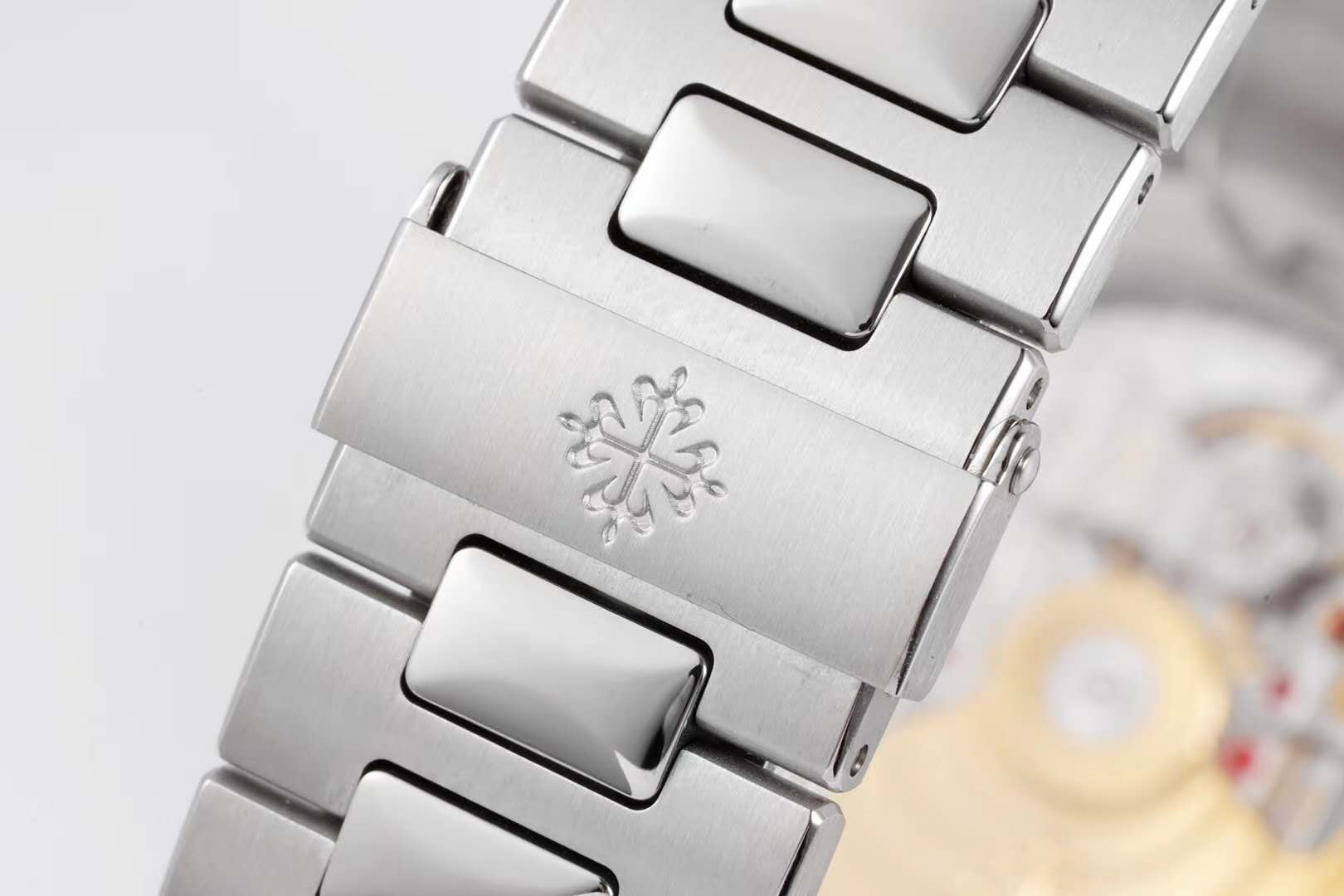Nautilus Jumbo 5711/1A-011 White Dial with Diamond Bezel - Image 8